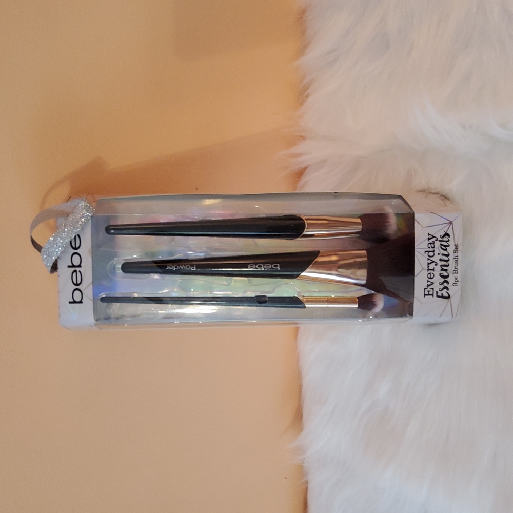 bebe Makeup brushes Everyday Essentials